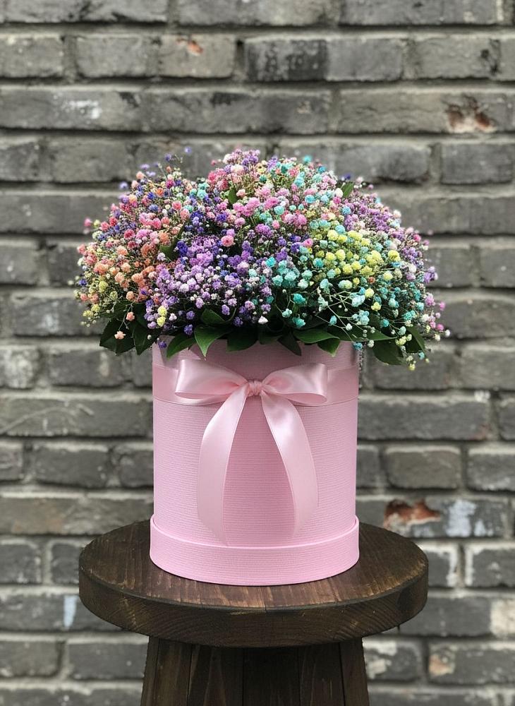 Цветочная композиция из Гипсофила и Розы в шляпной коробке в поселок Станции Манихино