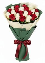 Букет Микс из красных и белых роз в поселок Станции Манихино
