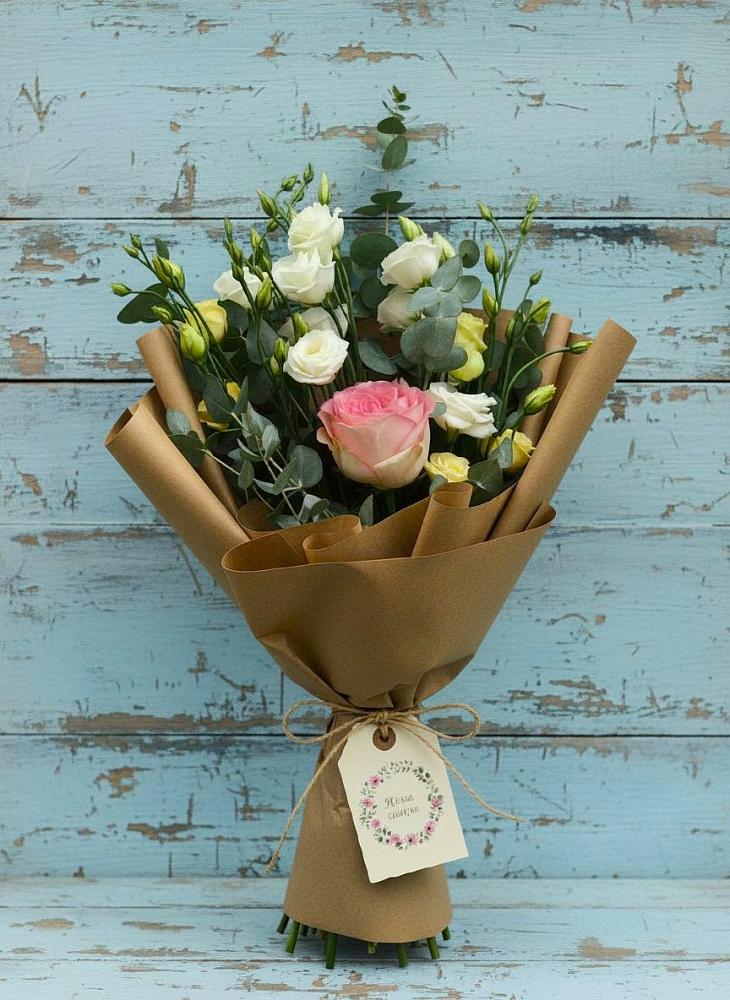 Букет цветов из: Розы и Лизиантусы в поселок Станции Манихино