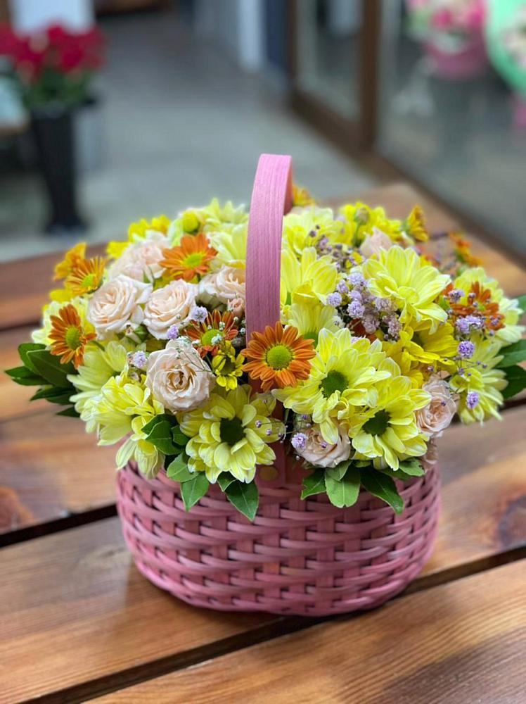 Цветочная композиция из Хризантемы и Розы в корзине в поселок Станции Манихино